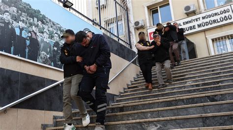 İstanbul'da eski otomobilleri çalan oto hırsızlığı çetesinin 7 üyesi yakalandı